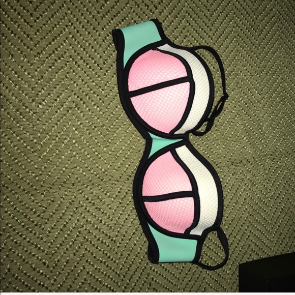 Triangl Bikini (Authentic) - Picture 3 of 8